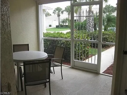 2 bed, 2.0 bath, 1375 sqft, $4,800 — Photo 2