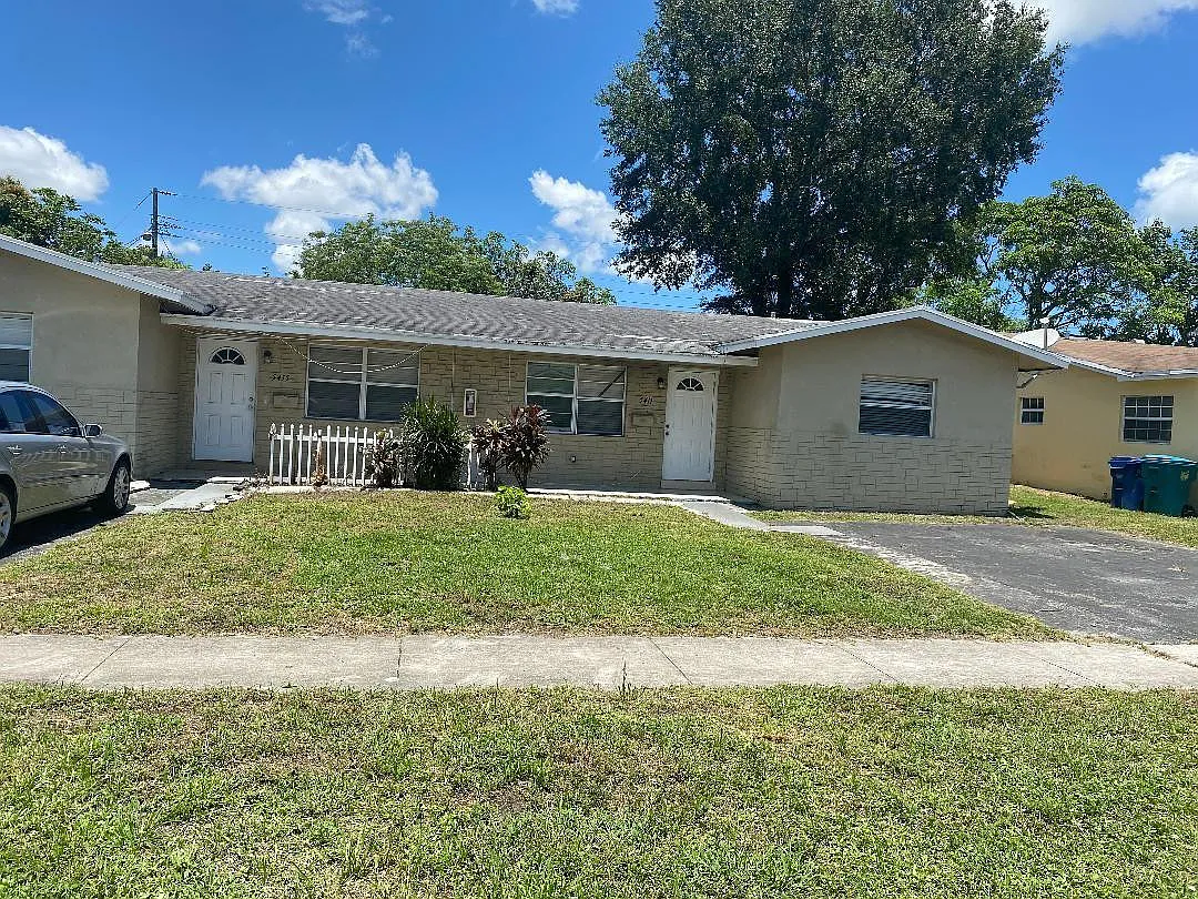 3 bed, 2.0 bath, 2116 sqft, $2,300 — Photo 2