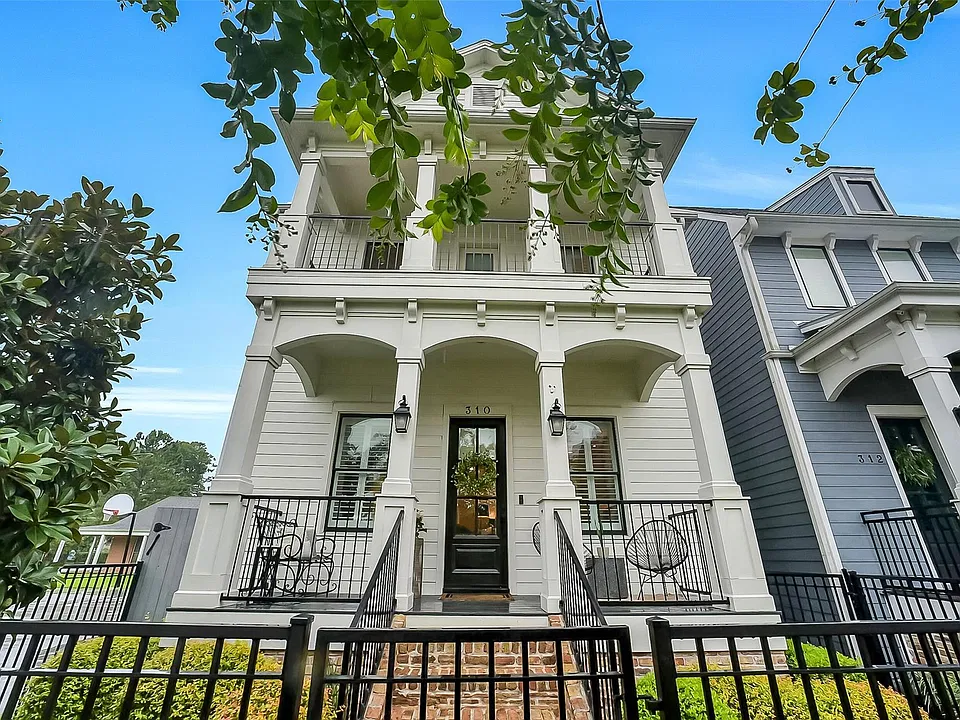 310 W 18th St