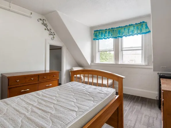 92 Church St APT 3, Rockland, MA 02370