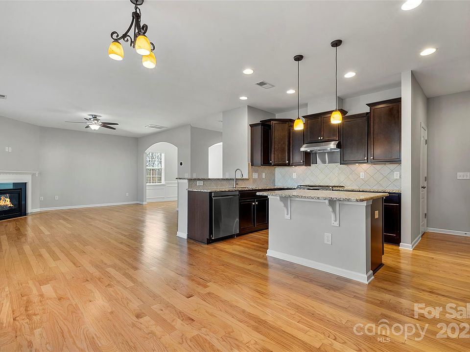 2nd image of 5011 Tatton Ln