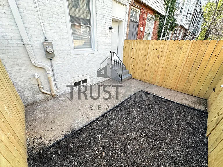 2153 W Grange Ave — Photo 14