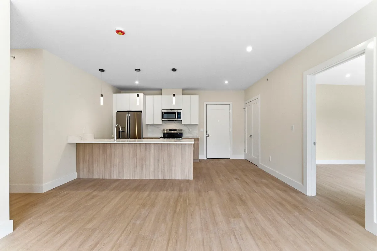Building Photo - 850 Broad Ave #D