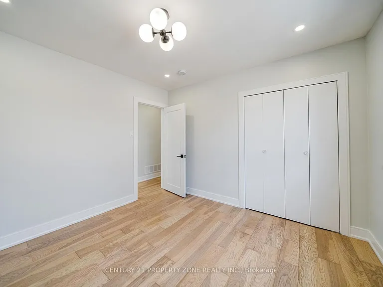203 Toynbee Trl — Photo 23