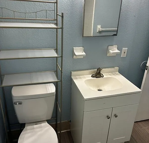 1823 W 6th St #2-0 — Photo 10