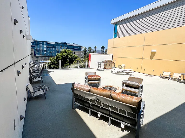 238 S Arroyo Pkwy — Photo 12