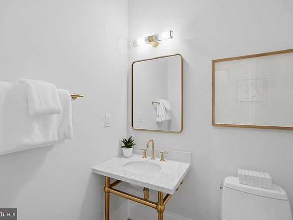 5th image of 626 A St NE