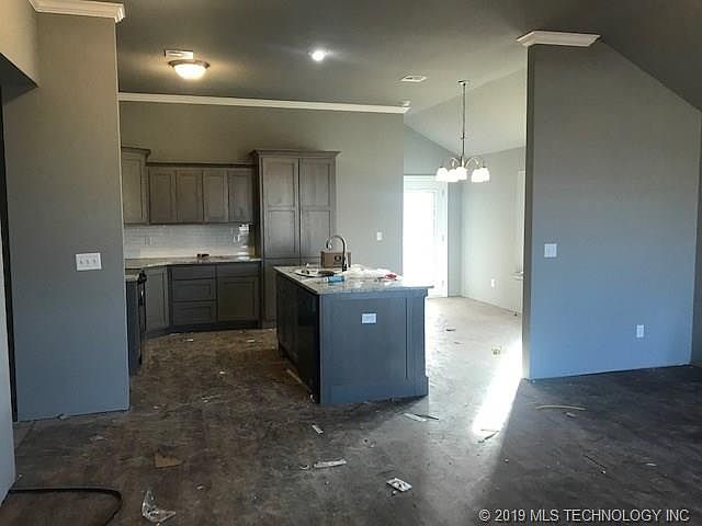 2nd image of 14822 E 39th Pl NE