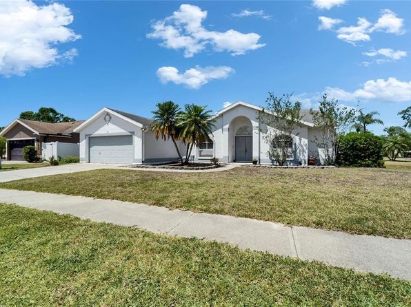 4033 Dover Dr E, Bradenton, FL 34203