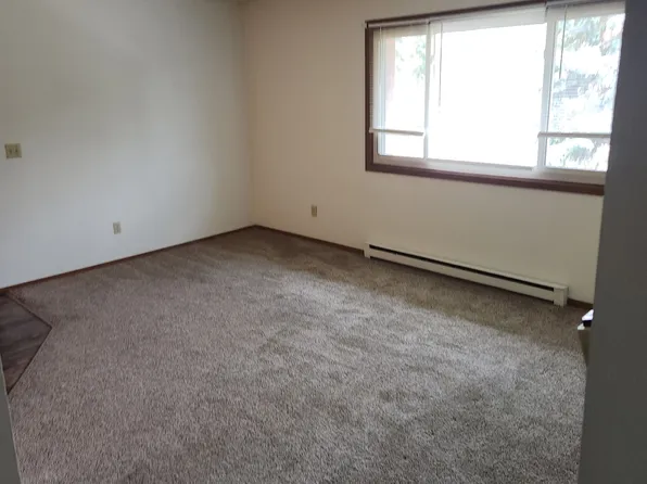771 McKinley Ave APT 4, Hartford, WI 53027