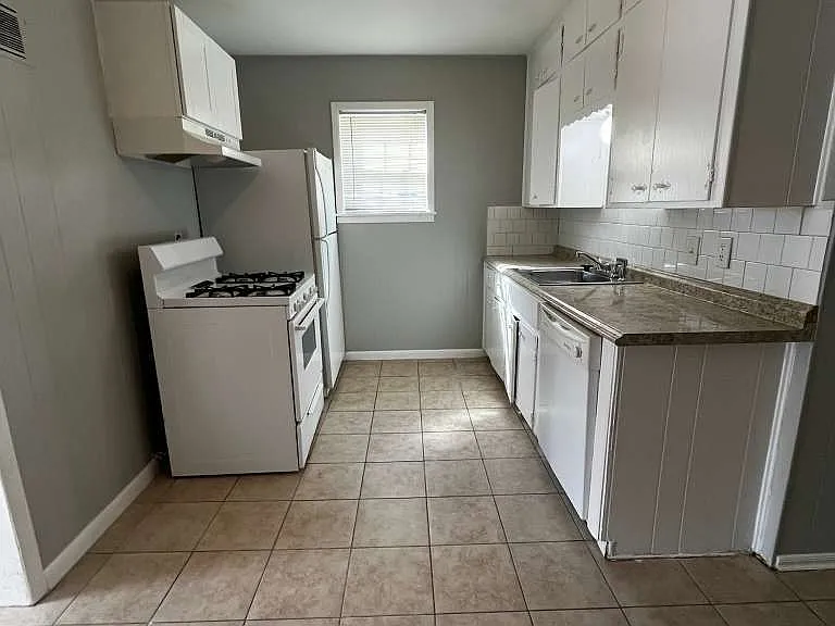 1401 NW Williams Ave — Photo 5