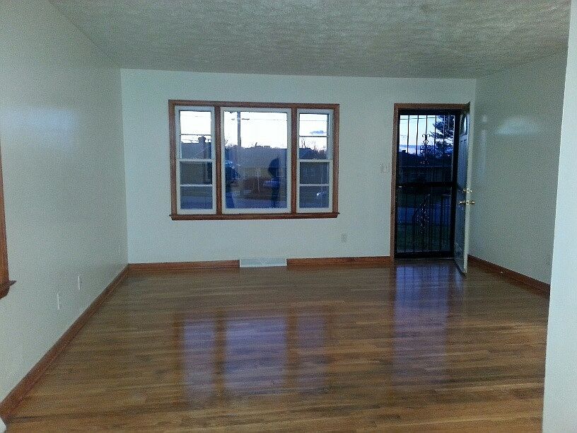 2nd image of 853 Augusta Ave