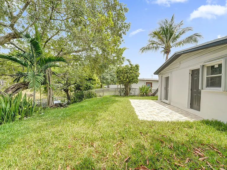 5601 SW 36th Ct — Photo 46