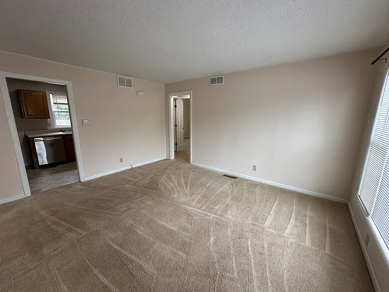 1528 N Fountain St — Photo 2