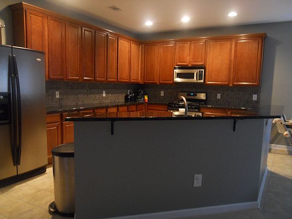 Kitchen - upgraded cabinets, granite countertops, s/s appliances!