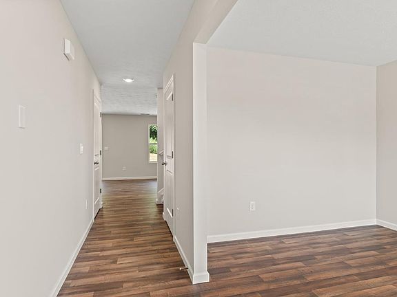 4th image of 157 Ashburn Way