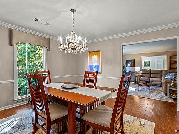 3rd image of 4810 Woodland Forrest Dr