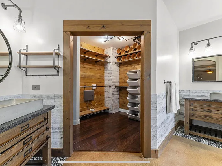 701 Rolling Green Dr — Photo 21