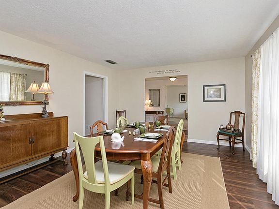 5th image of 1868 Woodleigh Dr W