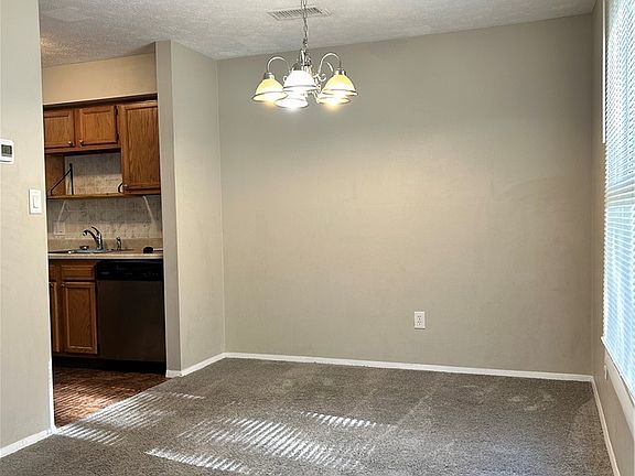 4th image of 144 Canterbury Ln #D-29