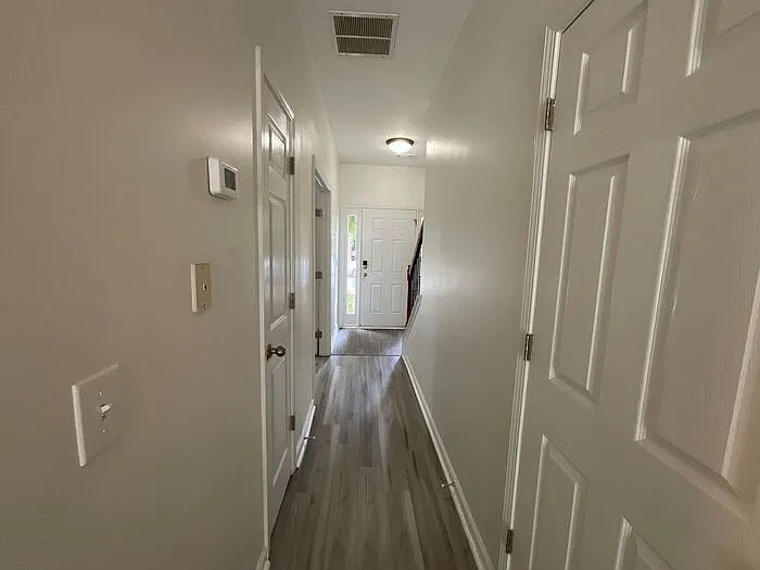 3 bed, 2.0 bath, 1548 sqft, $2,095 — Photo 3