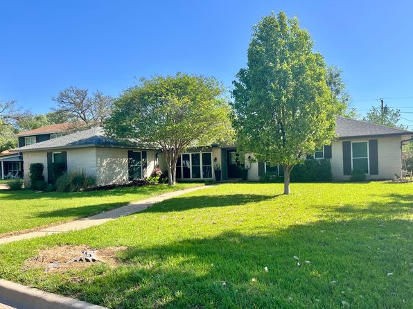 1189 Knotty Oaks Dr, Woodway, TX 76712