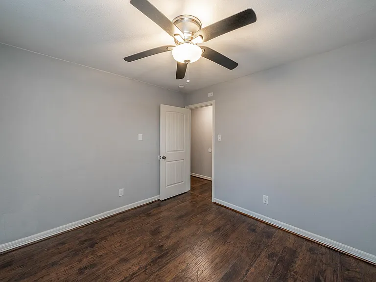 1907 Ashford Hollow Ln — Photo 17