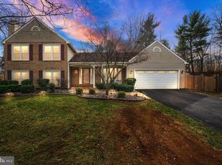 816 Anne St SW, Leesburg, VA 20175