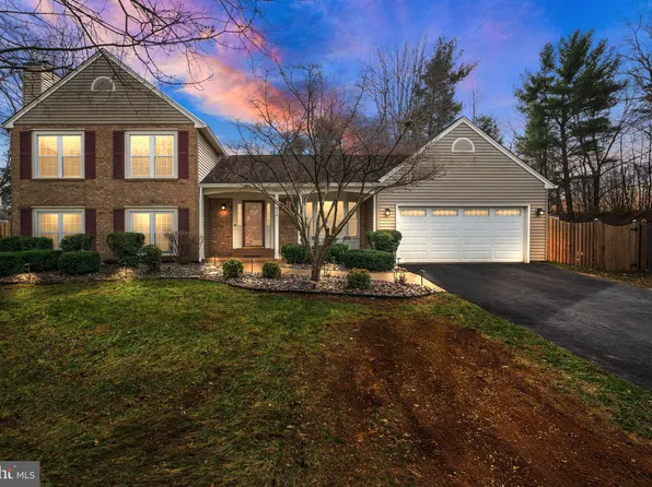 816 Anne St SW, Leesburg, VA 20175