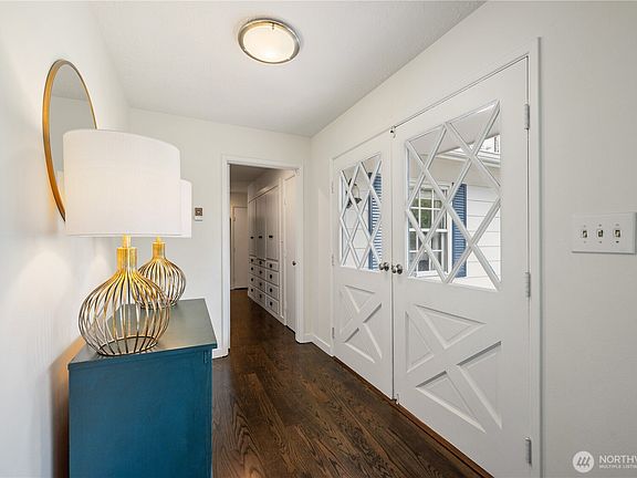 5th image of 303 E Cedar Lane