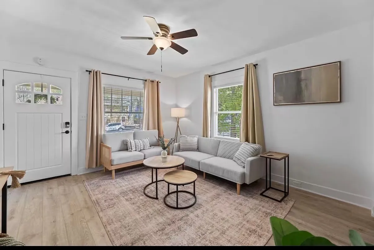 3 bed, 1000 sqft, $2,850 — Photo 2