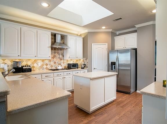 4th image of 6701 Glade Dr