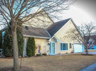 1154 Quinlan Dr UNIT A, Pewaukee, WI 53072