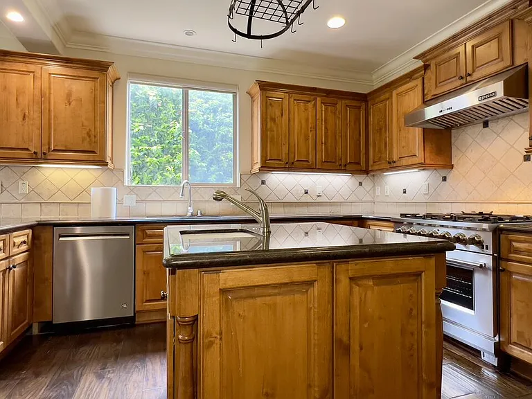 1011 Green Ln — Photo 10