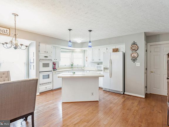 5th image of 299 Dellcrest Dr