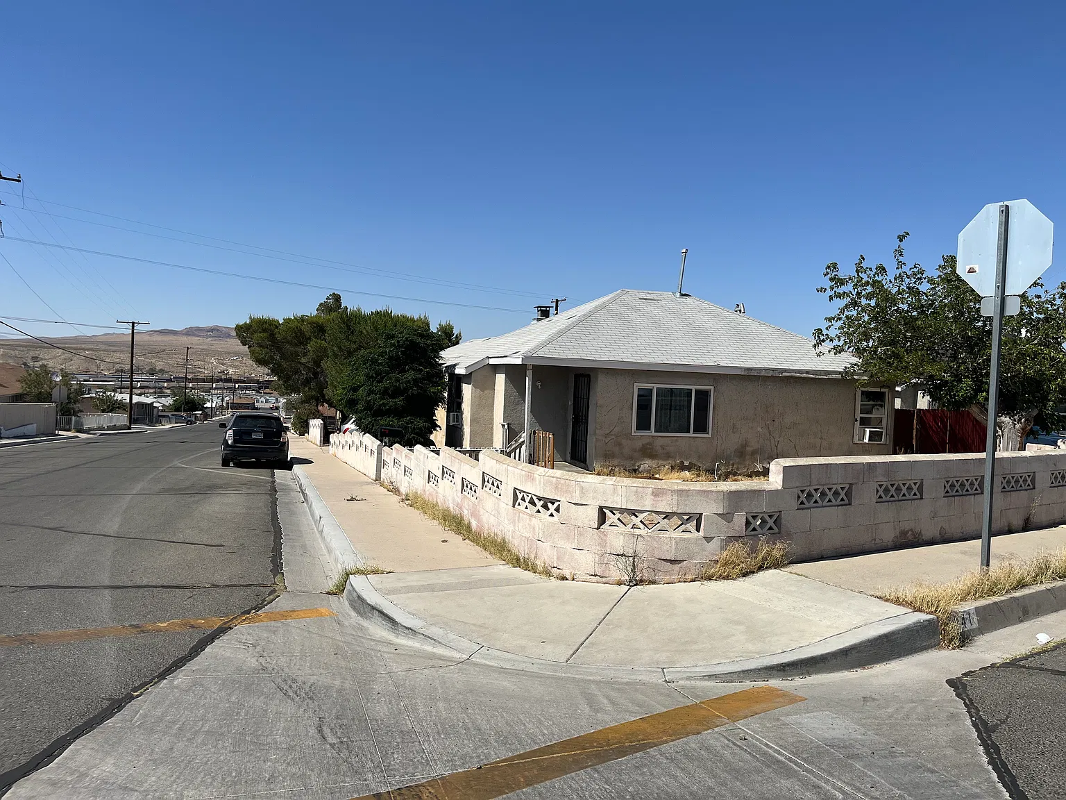 1041 Flora Ave — Photo 2
