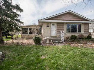 5995 S 31st St, Greenfield, WI 53221