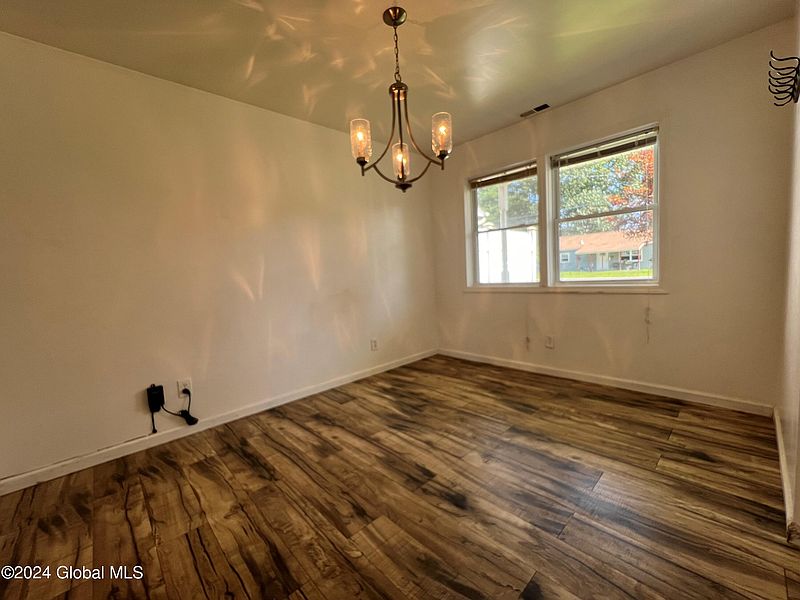 3rd image of 313 Chiswell Road