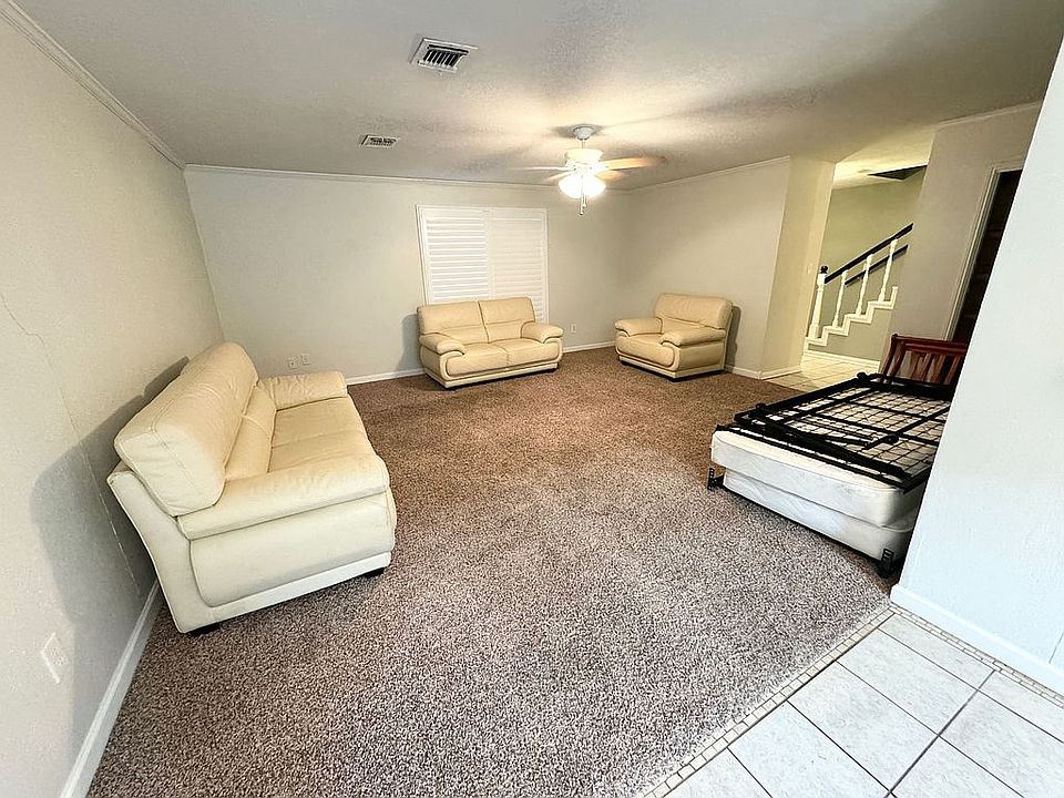 1st image of 22 E Castle Harbour Dr