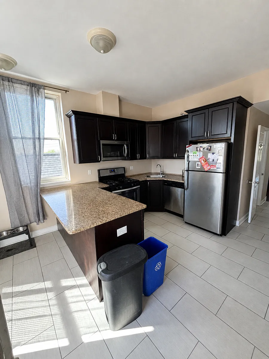 Building Photo - 1215 N Rockwell St #3