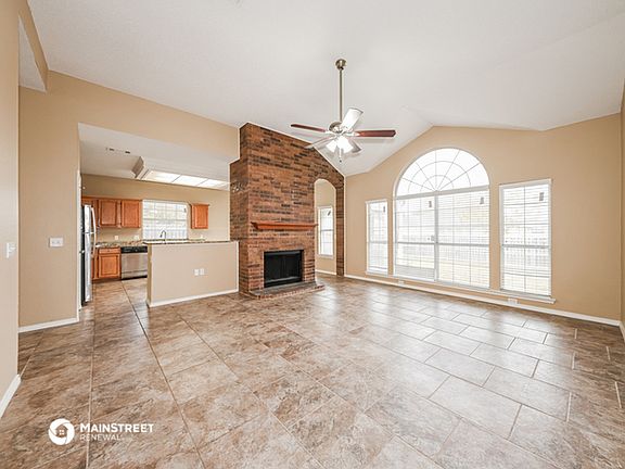 3rd image of 204 Boulder Creek Dr