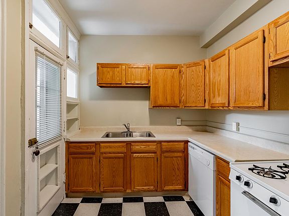 3rd image of 524 S 31st St APT 22