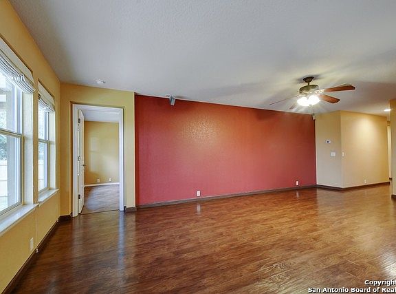 5th image of 5560 Columbia Dr