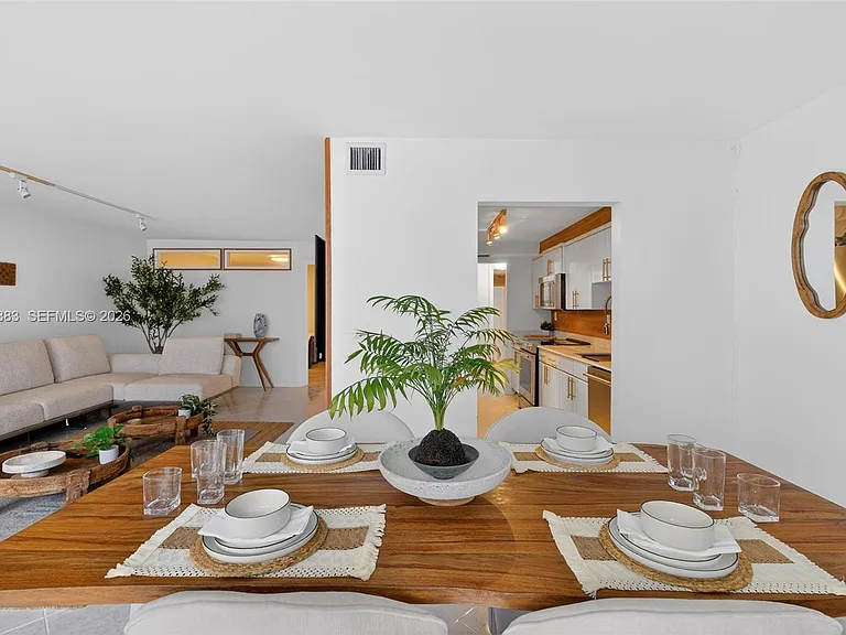 2401 Collins Ave #1406 — Photo 20