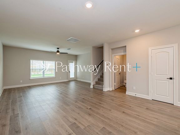 4th image of 516 Harbor Oaks Dr