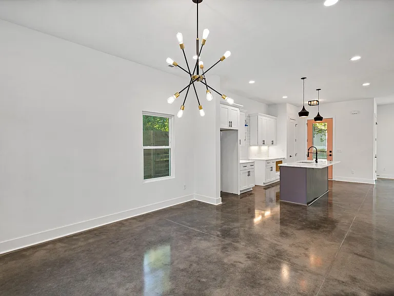 2714 Batavia St — Photo 14