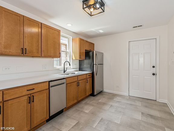 3rd image of 1230 W Ohio St #1