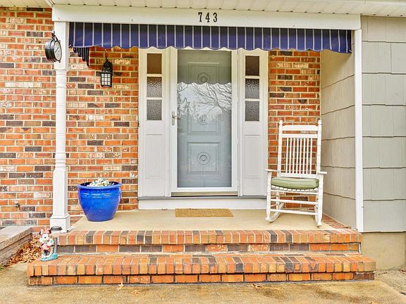 5th image of 743 Revere Dr