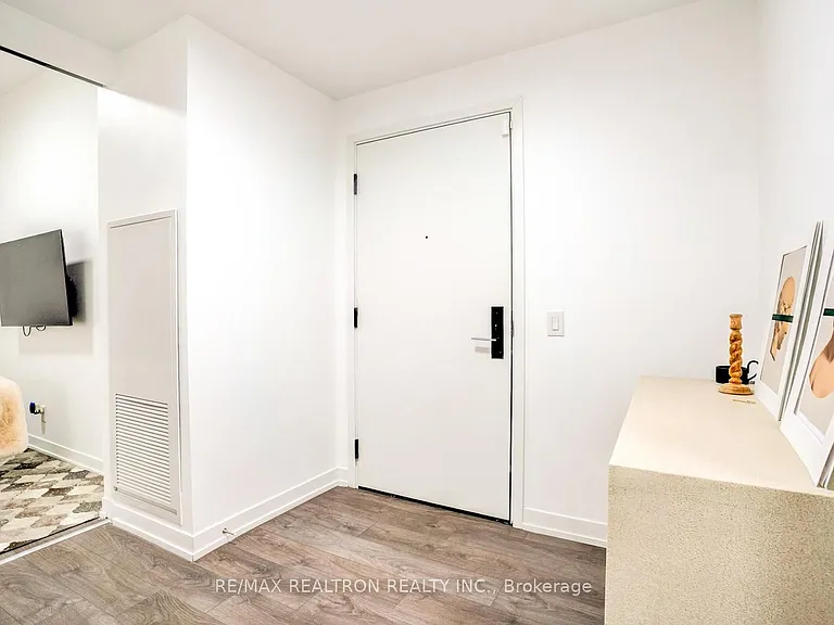 270 Dufferin St #Penthouse 17 — Photo 6