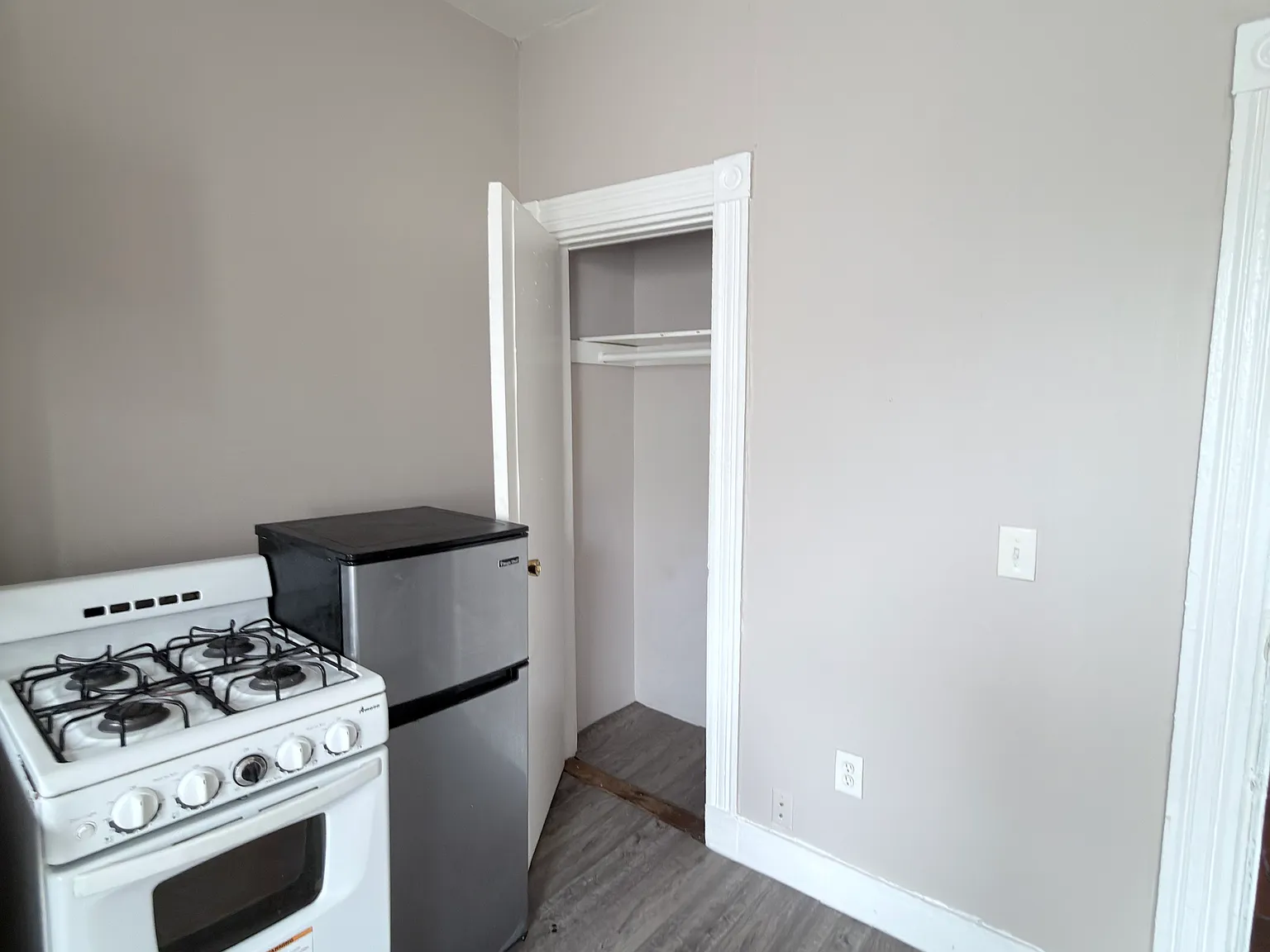 1 bed, $1,000 — Photo 2